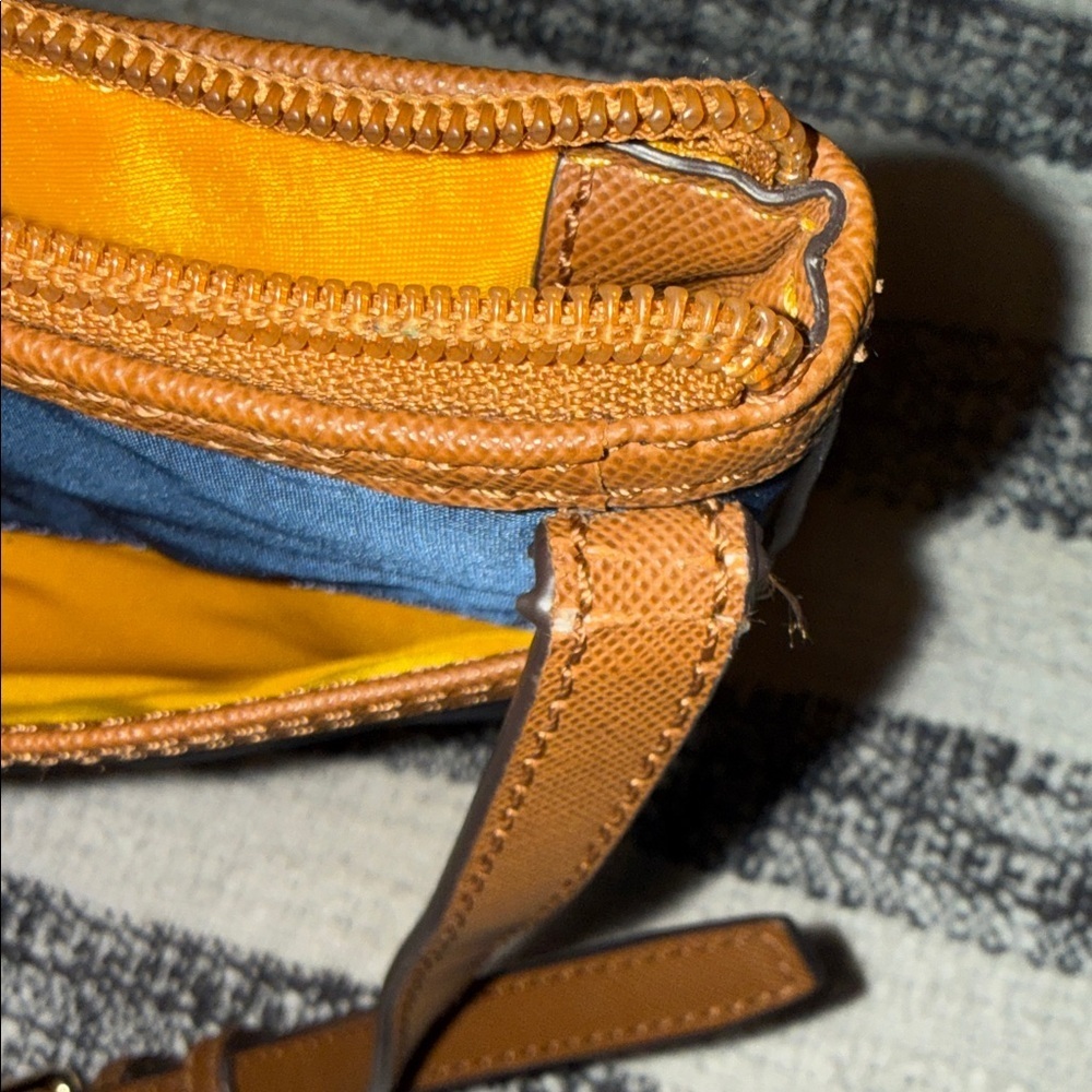 Michael Kors blue & tan nylon & leather crossbody compact travel pockets purse - Picture 7 of 13